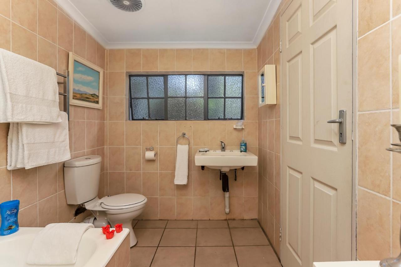 Seven Palms - Tranquility on Dover Appartement Johannesburg Buitenkant foto